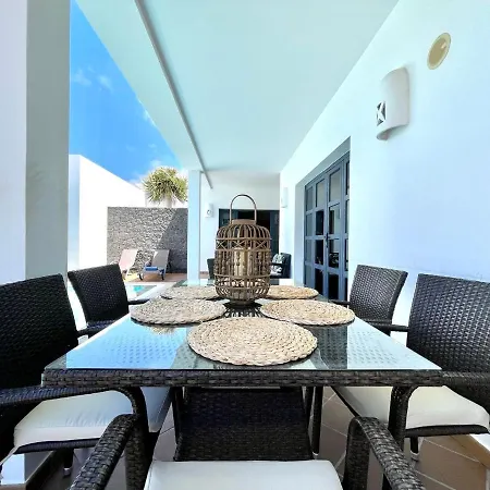 A With Private Pool, Beachfront, Ac, Wifi, Bbq In Villa
