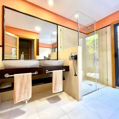 Villa A With Private Pool, Beachfront, Ac, Wifi, Bbq In *