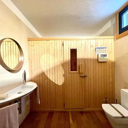 Villa A With Private Pool, Beachfront, Ac, Wifi, Bbq In *